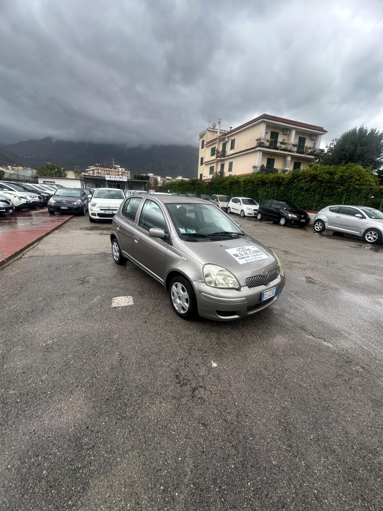 Toyota Yaris 1.0i 16V cat 5 porte Sol