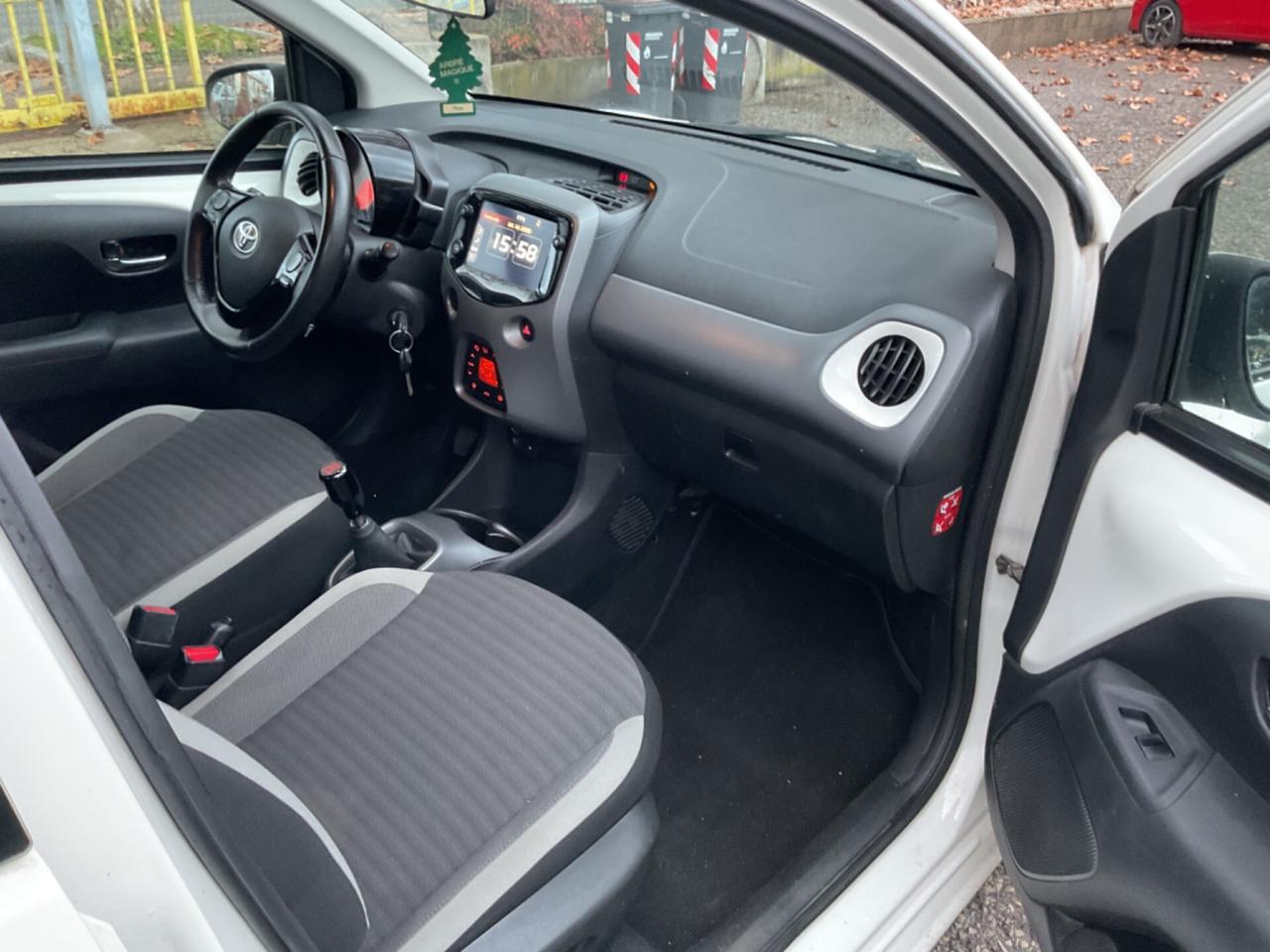 Toyota Aygo 1.0 VVT-i 72 CV 5 porte x-cite OK NEOPATENTATI