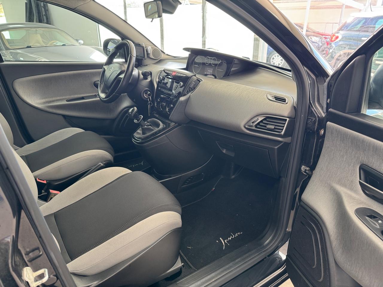 Lancia Ypsilon 0.9 TwinAir 85 CV 5 porte S&S Silver