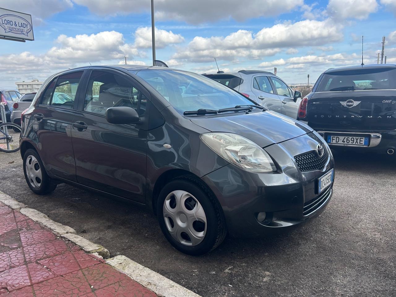 Toyota Yaris 1.0 5 porte