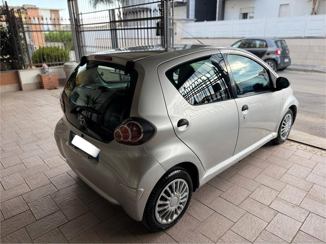 Toyota Aygo 1.0 12V VVT-i 5 porte Now Connect