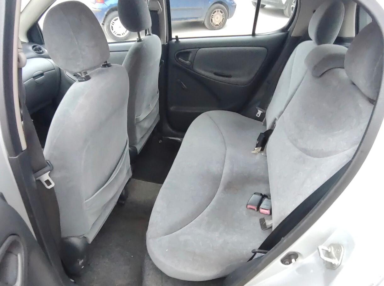 Toyota Yaris 1.0 BENZINA 5 porte Sol
