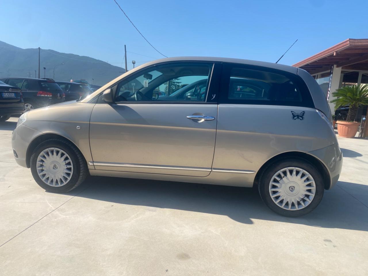 Lancia Ypsilon 1.3 MJT 75 CV Platino