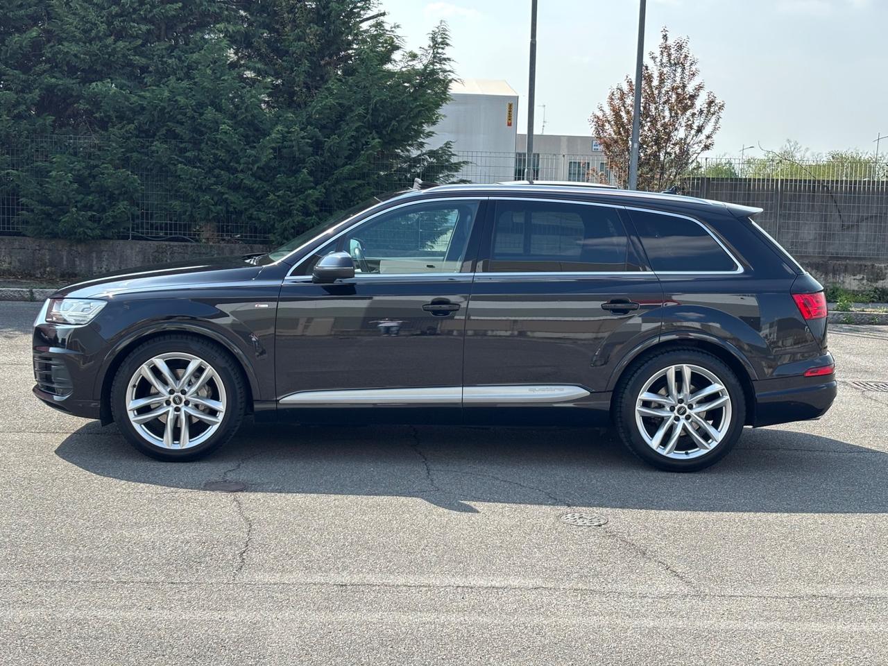 Audi Q7 3.0 TDI 272 CV quattro S LINE,TAGLIANDI CERTIFICATI