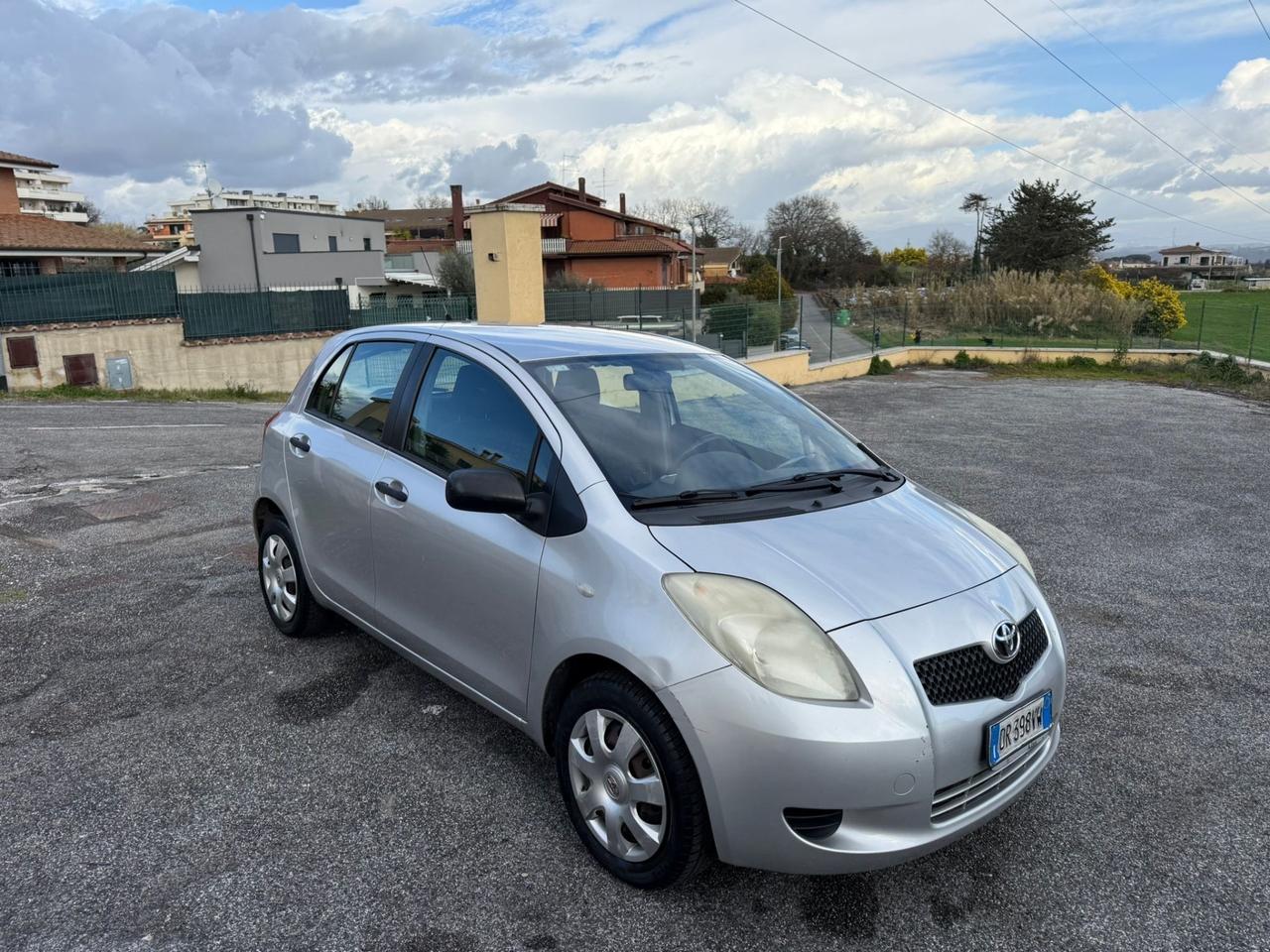 Toyota Yaris 1.0 5 porte
