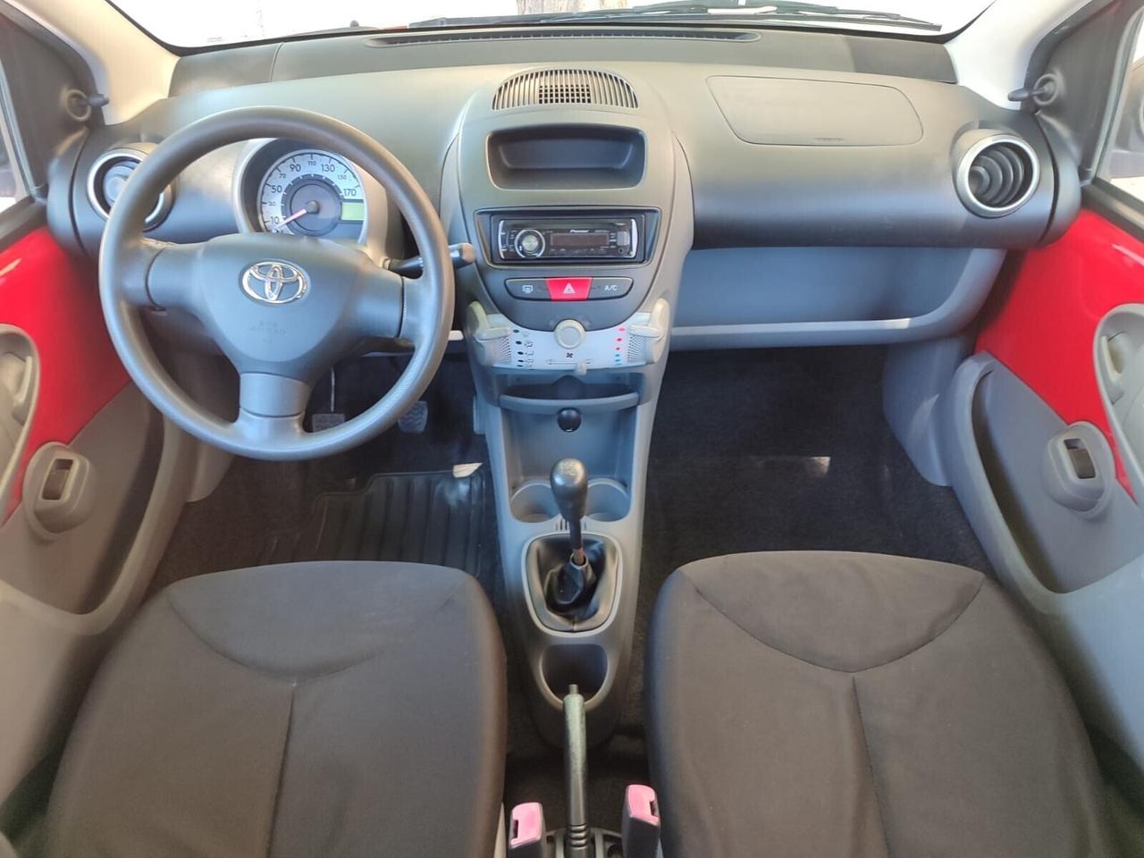 Toyota Aygo 1.0 BENZ 2010!!