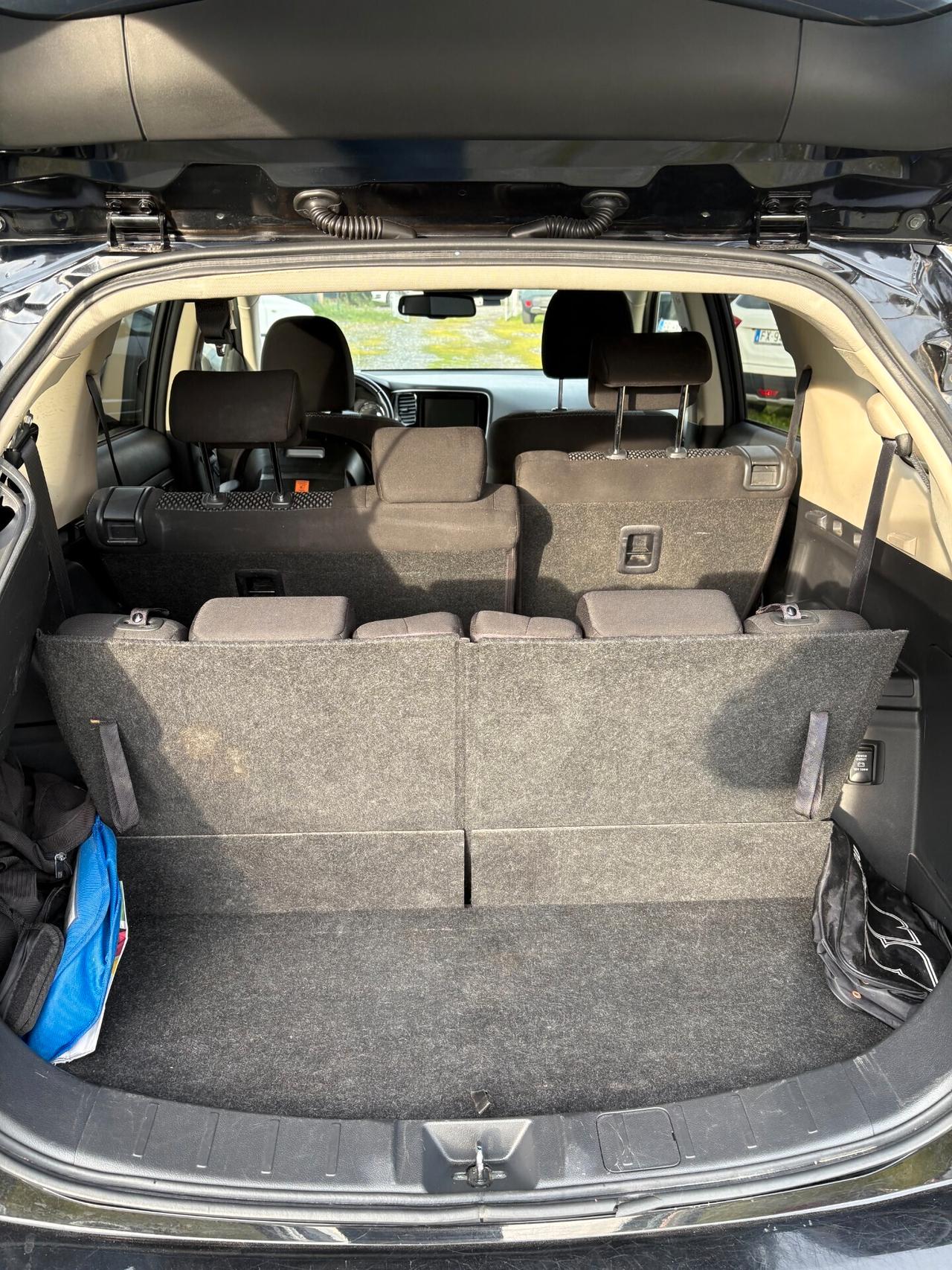 Mitsubishi Outlander 2.0 4WD GPL Bi-fuel CVT Instyle SDA 7 posti