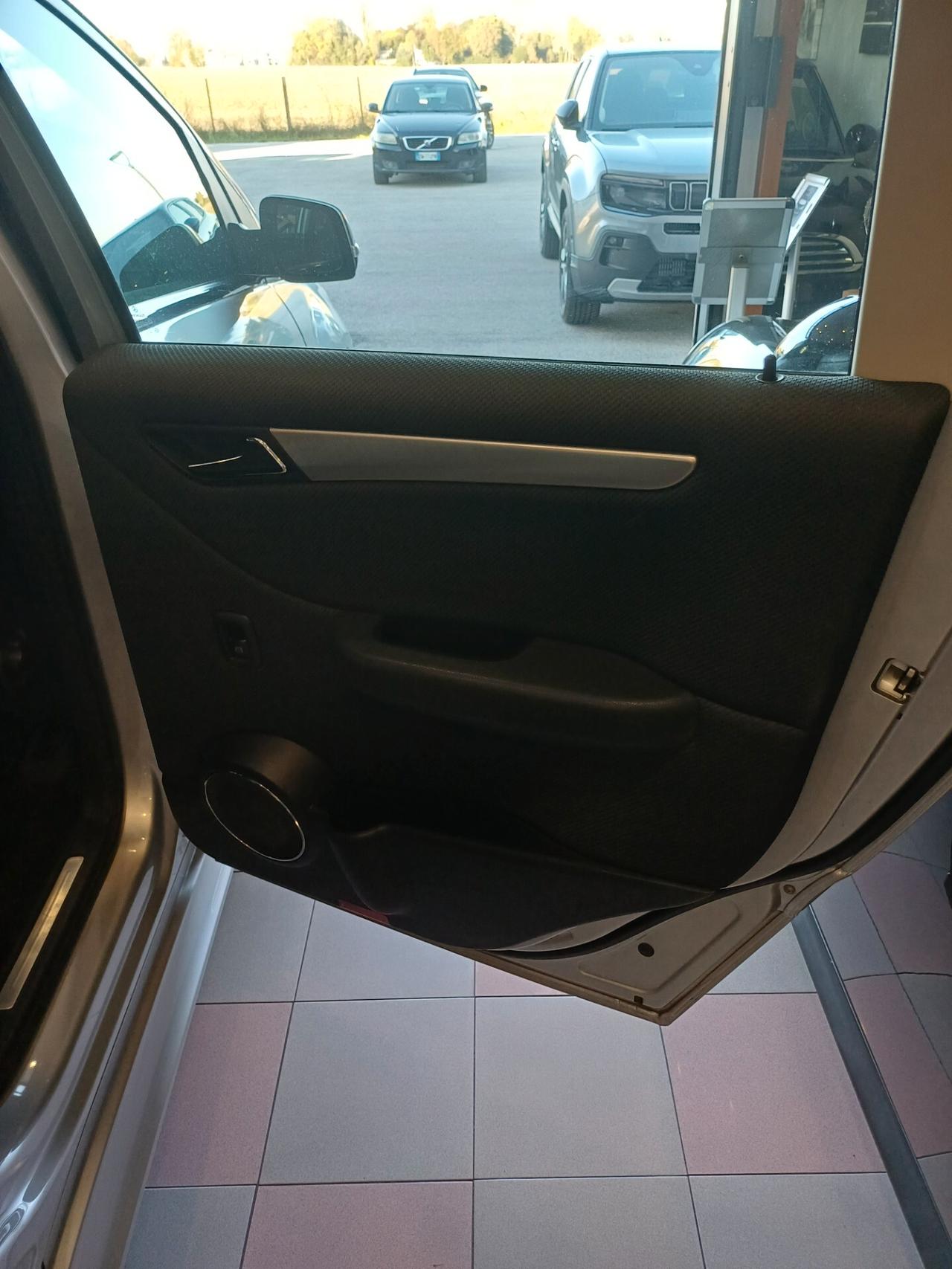 Mercedes-benz B 180 NGT BlueEFFICIENCY Executive