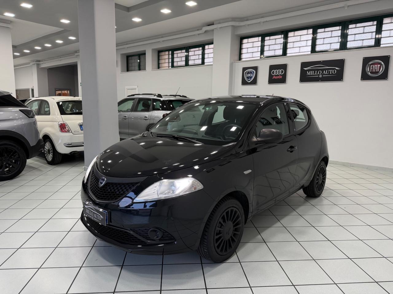 Lancia Ypsilon 1.2 69 CV 5 porte GPL Ecochic Black and Noir