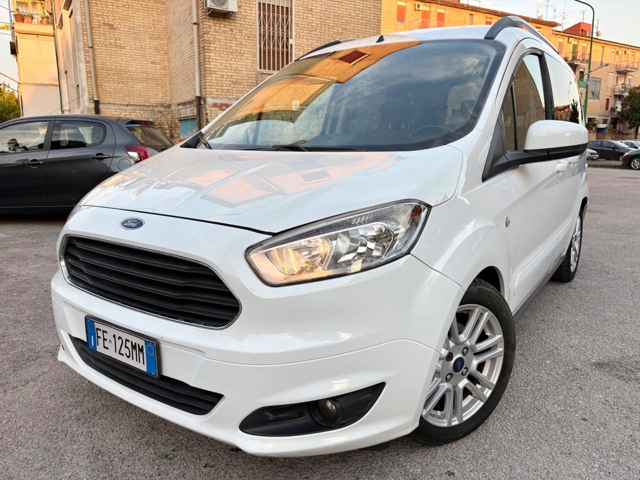 Ford Tourneo Courier 1.5 TDCI 75 CV 5 posti