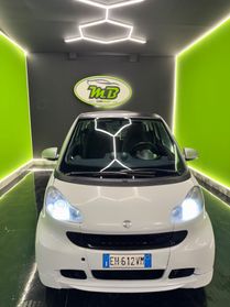 Smart ForTwo 52 kW MHD coupé White Tailor Made