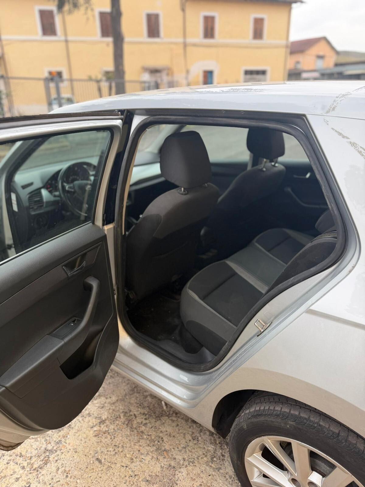 Skoda Fabia 1.0 TSI Color Argento