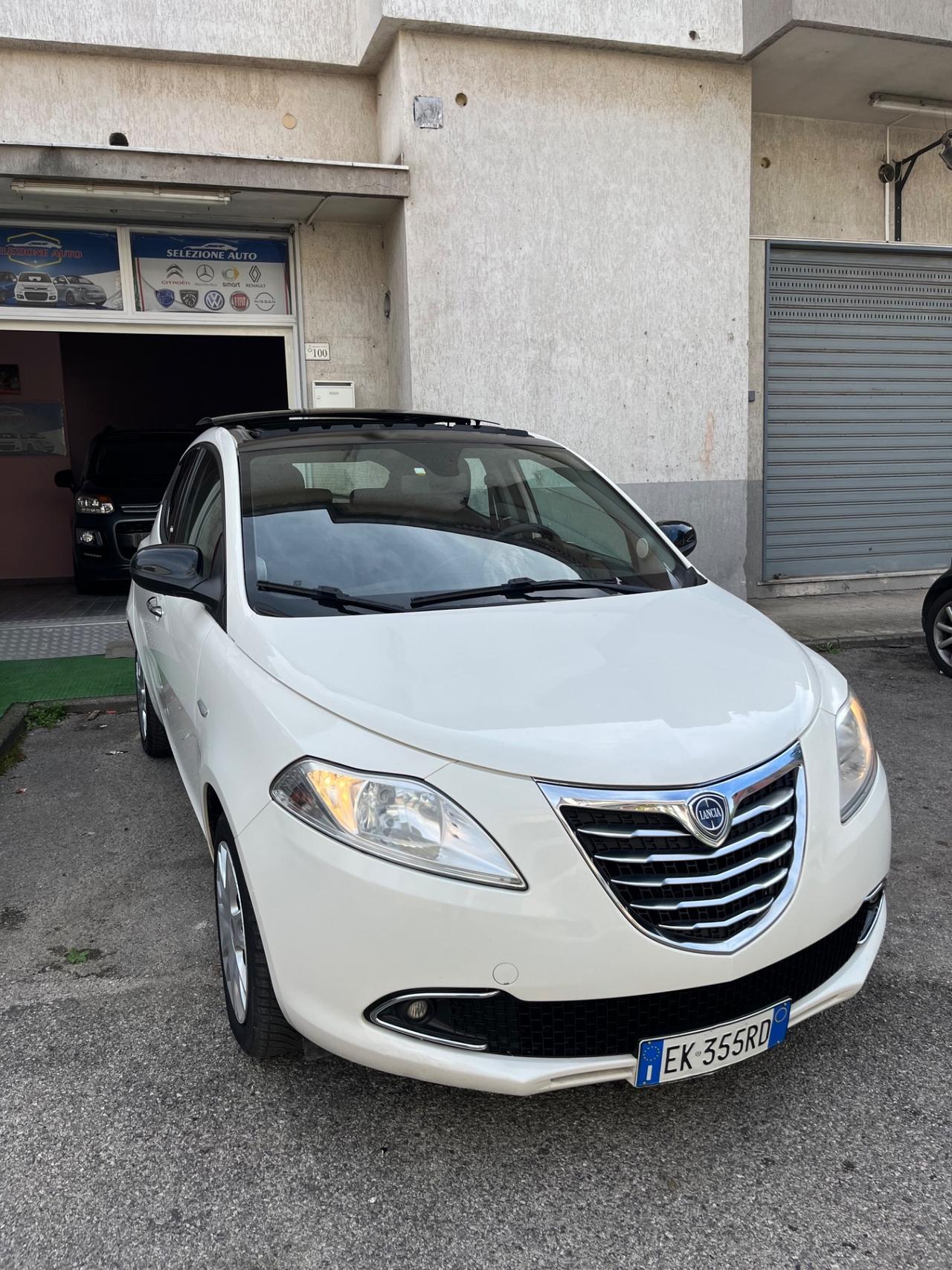 LANCIA YPSILON 5P CON TETTO PANORAMICO APRIBILE