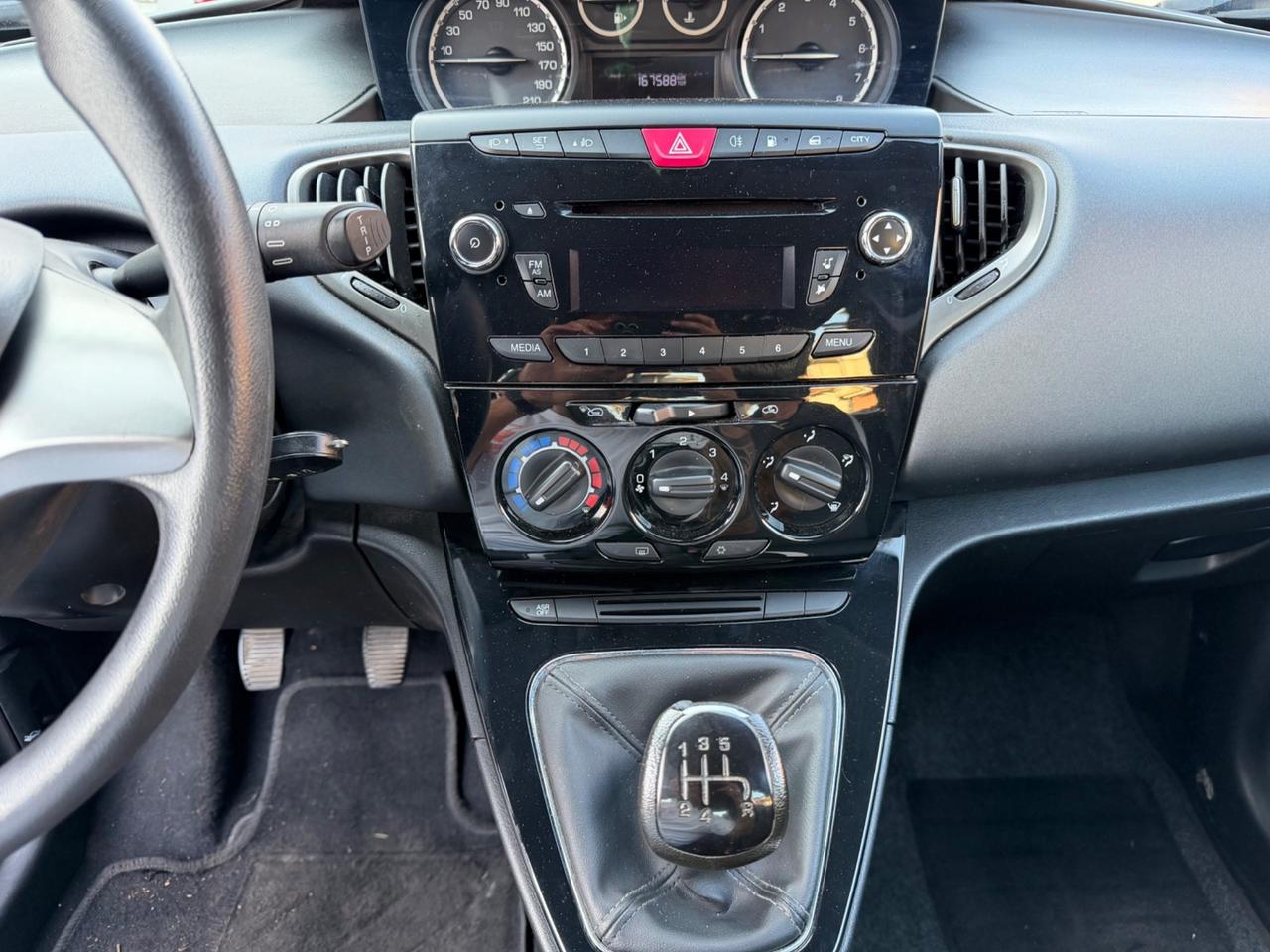 Lancia Ypsilon 1.2 benz/GPL Ecochic Gold