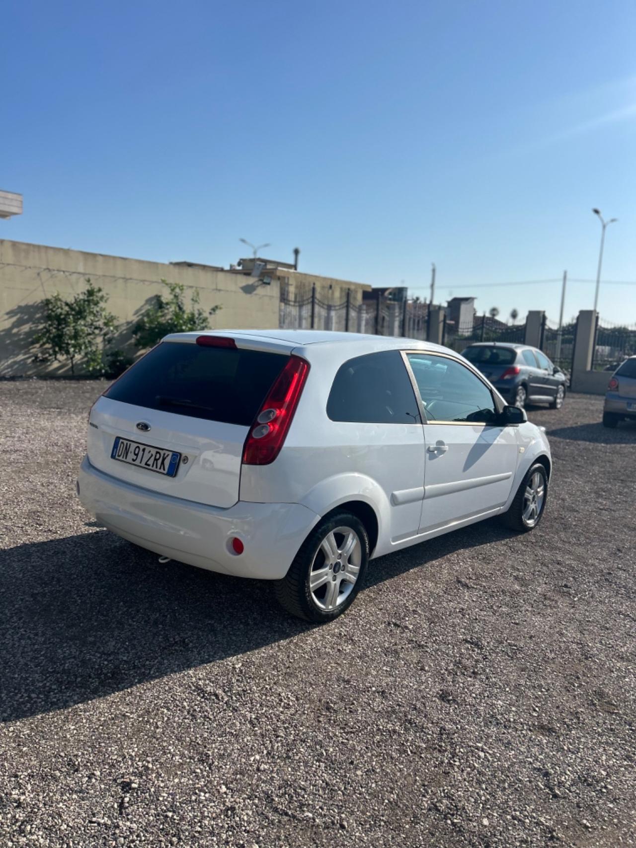 Ford Fiesta 1.2 16V 3p. Ghia