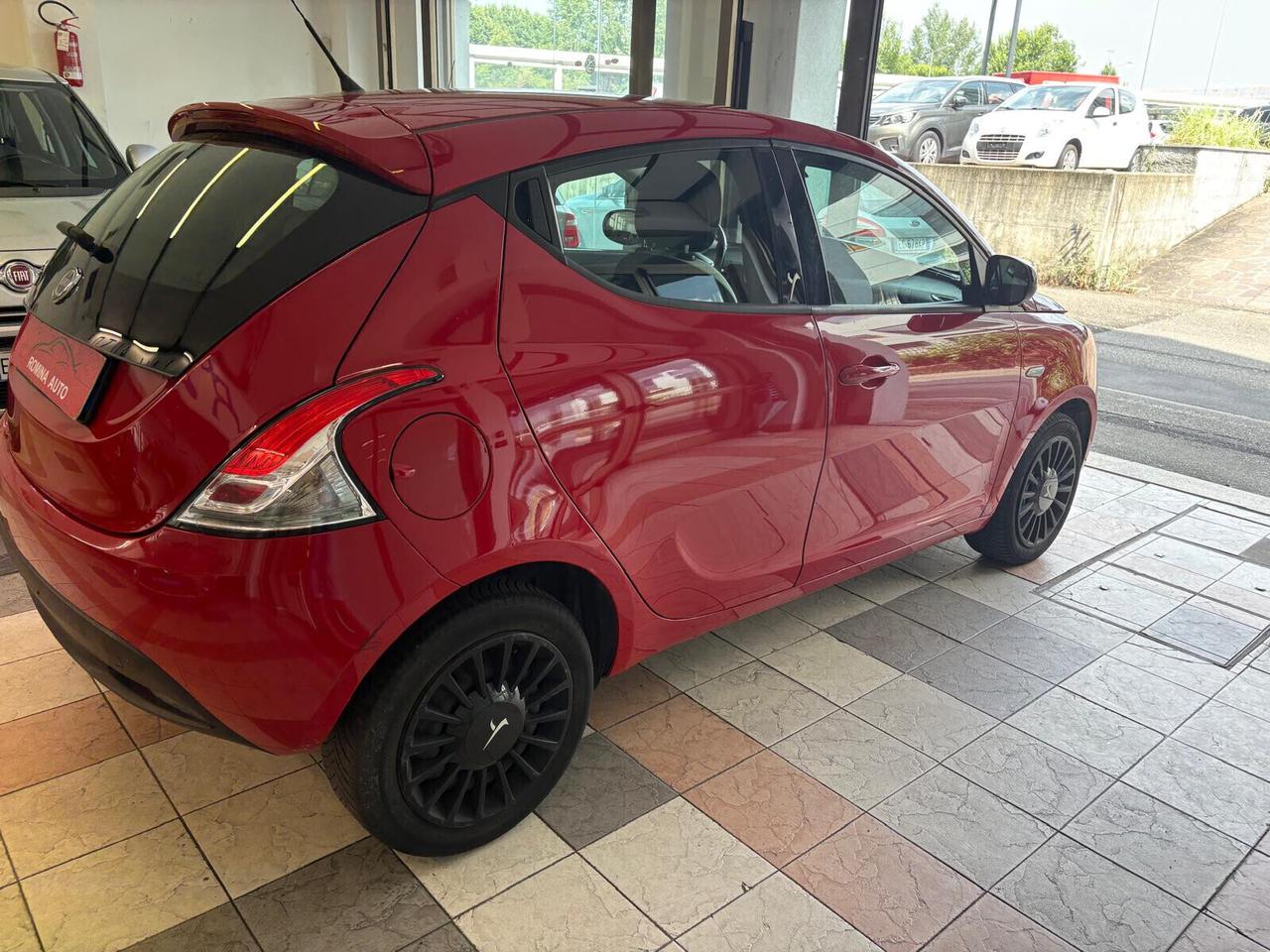 Lancia Ypsilon 1.2 69 CV 5 porte Elefantino