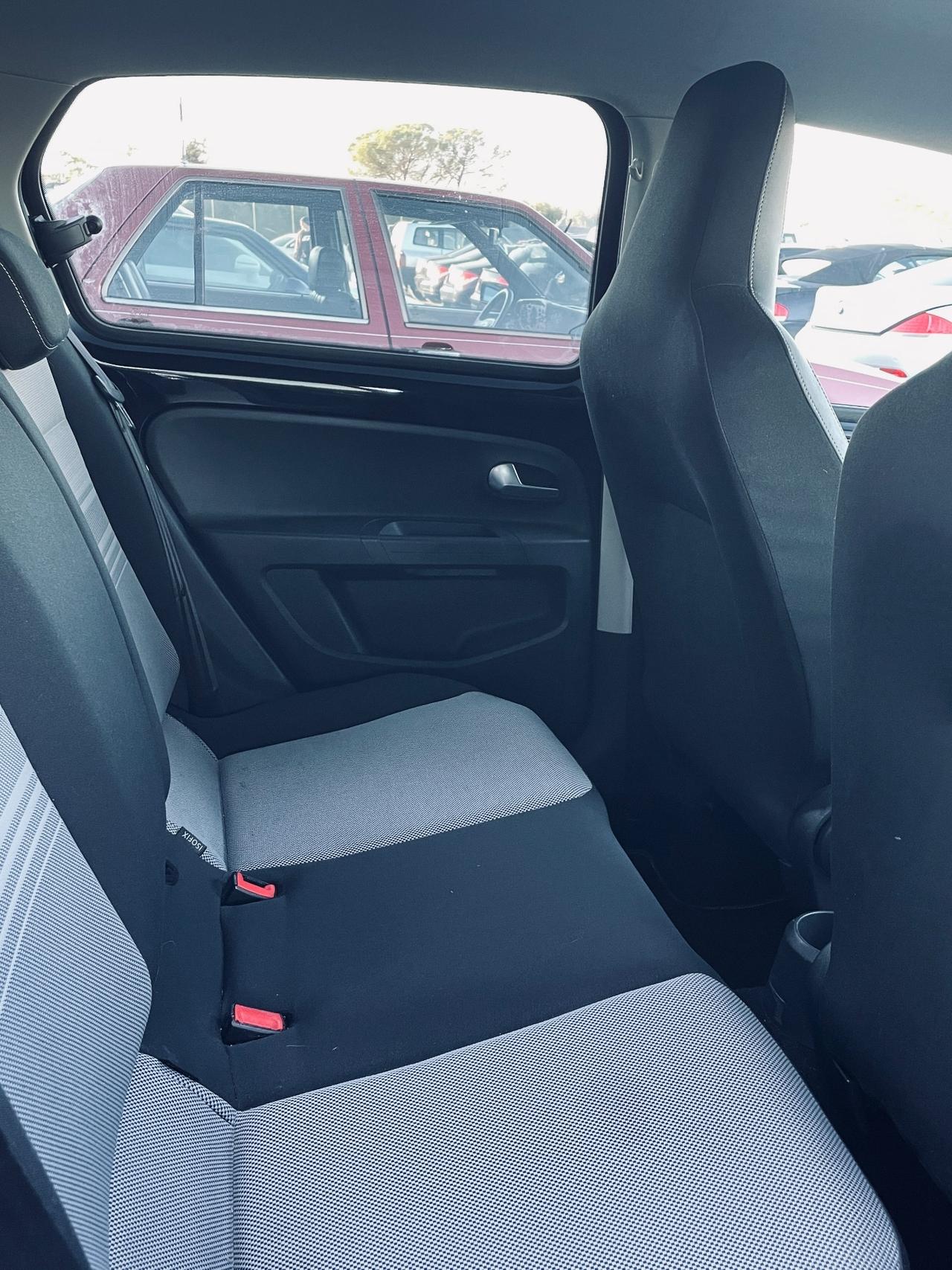 Volkswagen UP high up BLACK EDITION