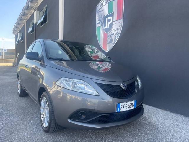 Lancia Ypsilon 1.2 Gold s&s PDC Cerchi 15" Schermo 5"