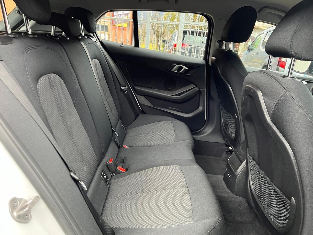 Bmw 116 116d 5p. Business Advantage