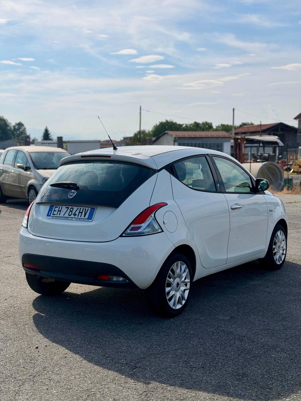 Lancia Ypsilon 1.2 69 CV 5 porte S&S Platinum