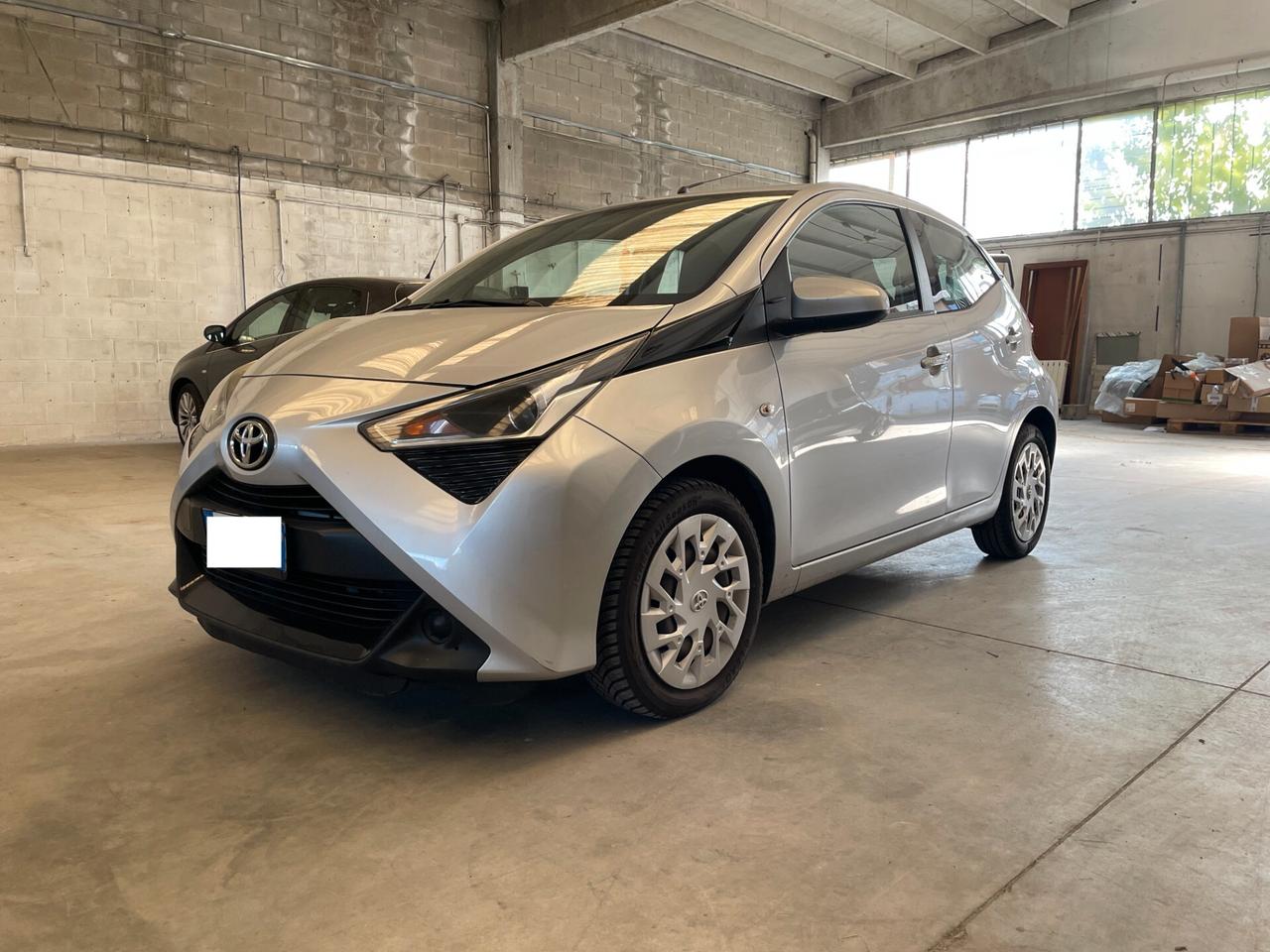 Toyota Aygo Connect 1.0 VVT-i 72CV 5 porte x-business MMT