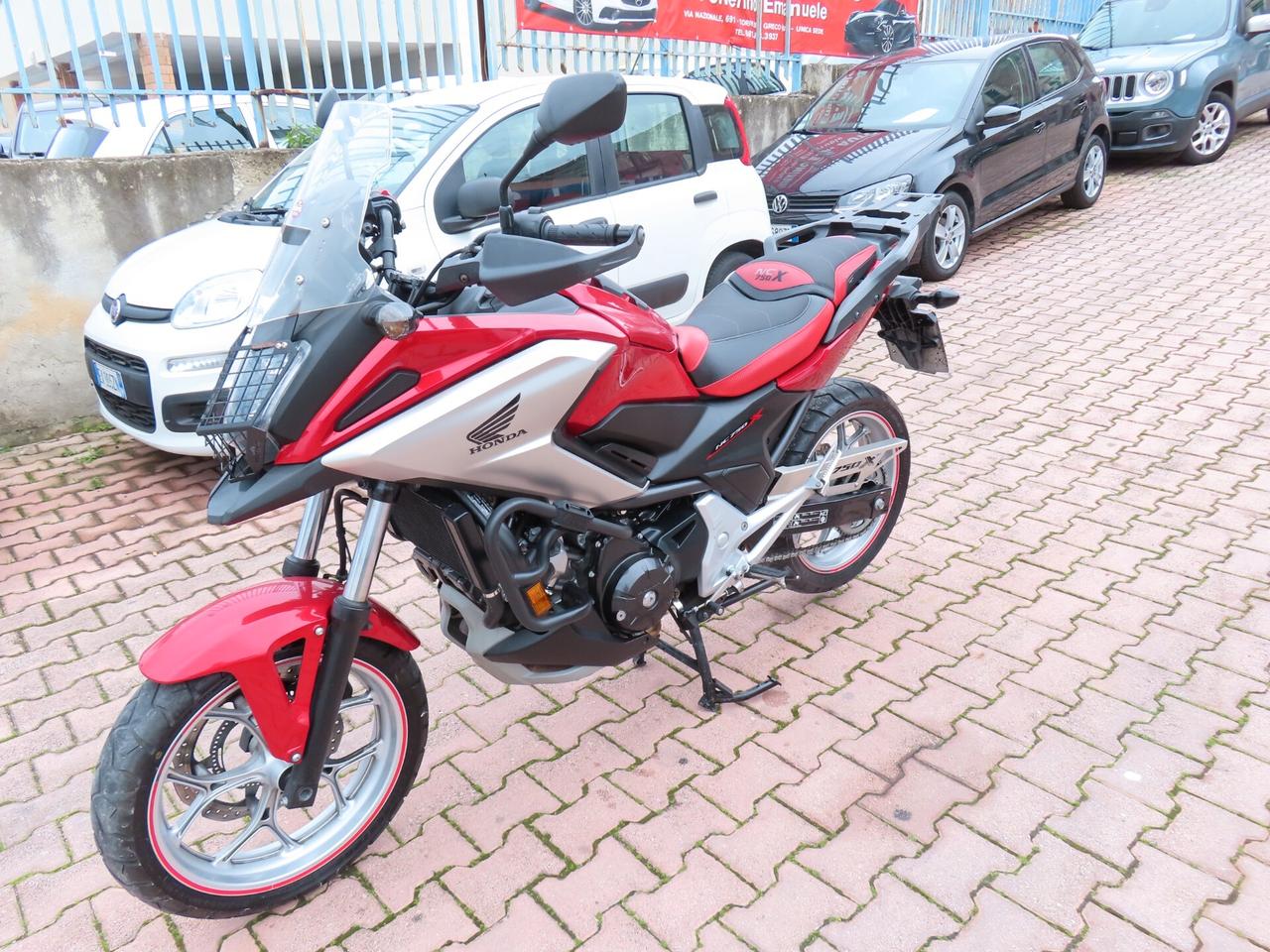 Honda NC 750X FULL 15.000 KM PARI AL NUOVO