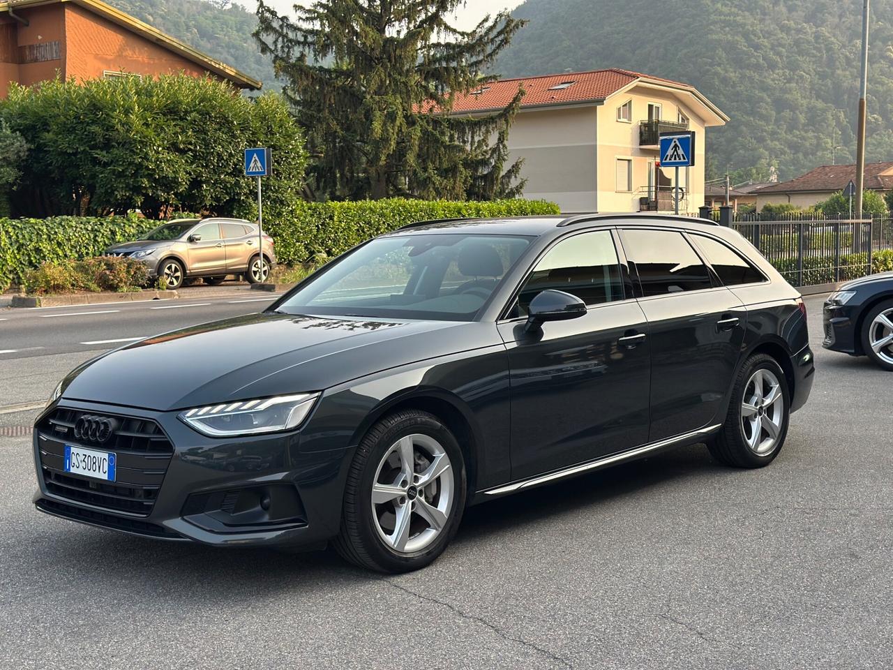 Audi A4 40 TDI quattro S tronic Business Advanced