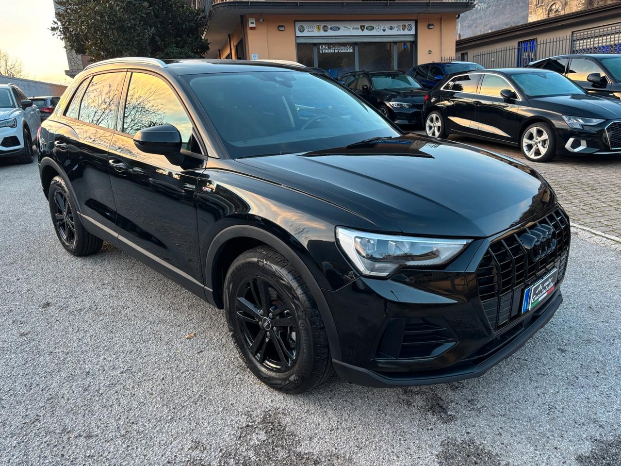 Audi Q3 35 TDI quattro S tronic line edition MY 22 KM 98.000 -BLACK