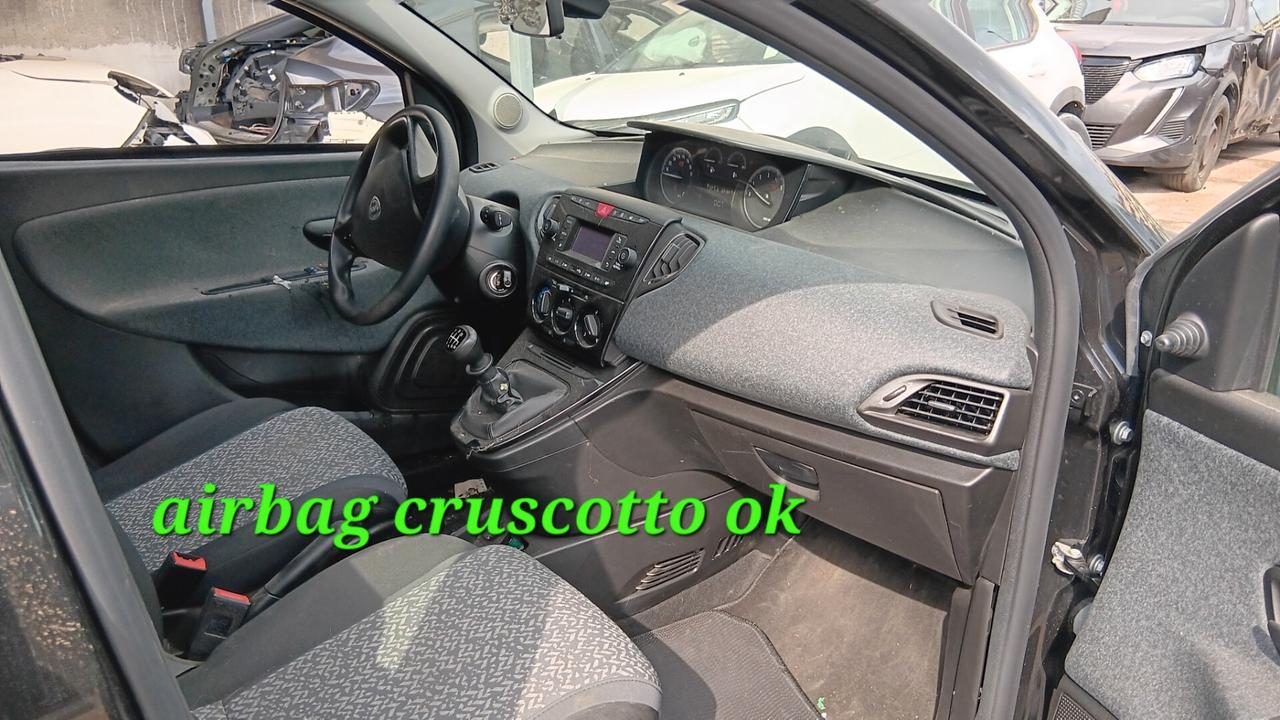 Lancia Ypsilon hybrida incidentata sinistrata mondialcars 022