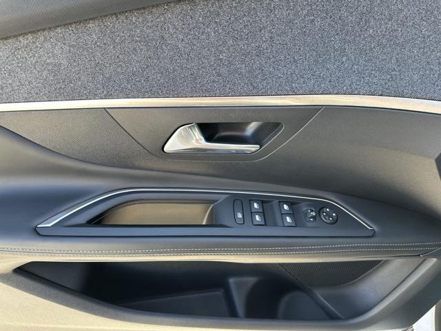 PEUGEOT 3008 BlueHDi 120 S&S EAT6 Allure