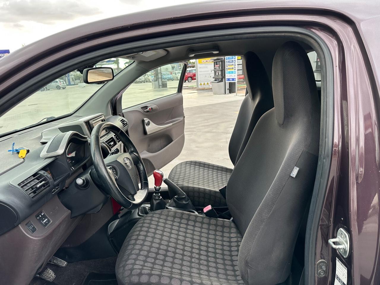 Toyota iQ 1.0