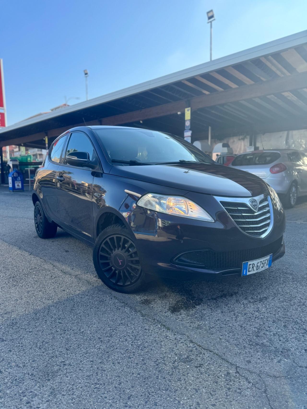 Lancia Ypsilon 0.9 TwinAir 85 CV 5 porte Metano Ecochic Elefantino