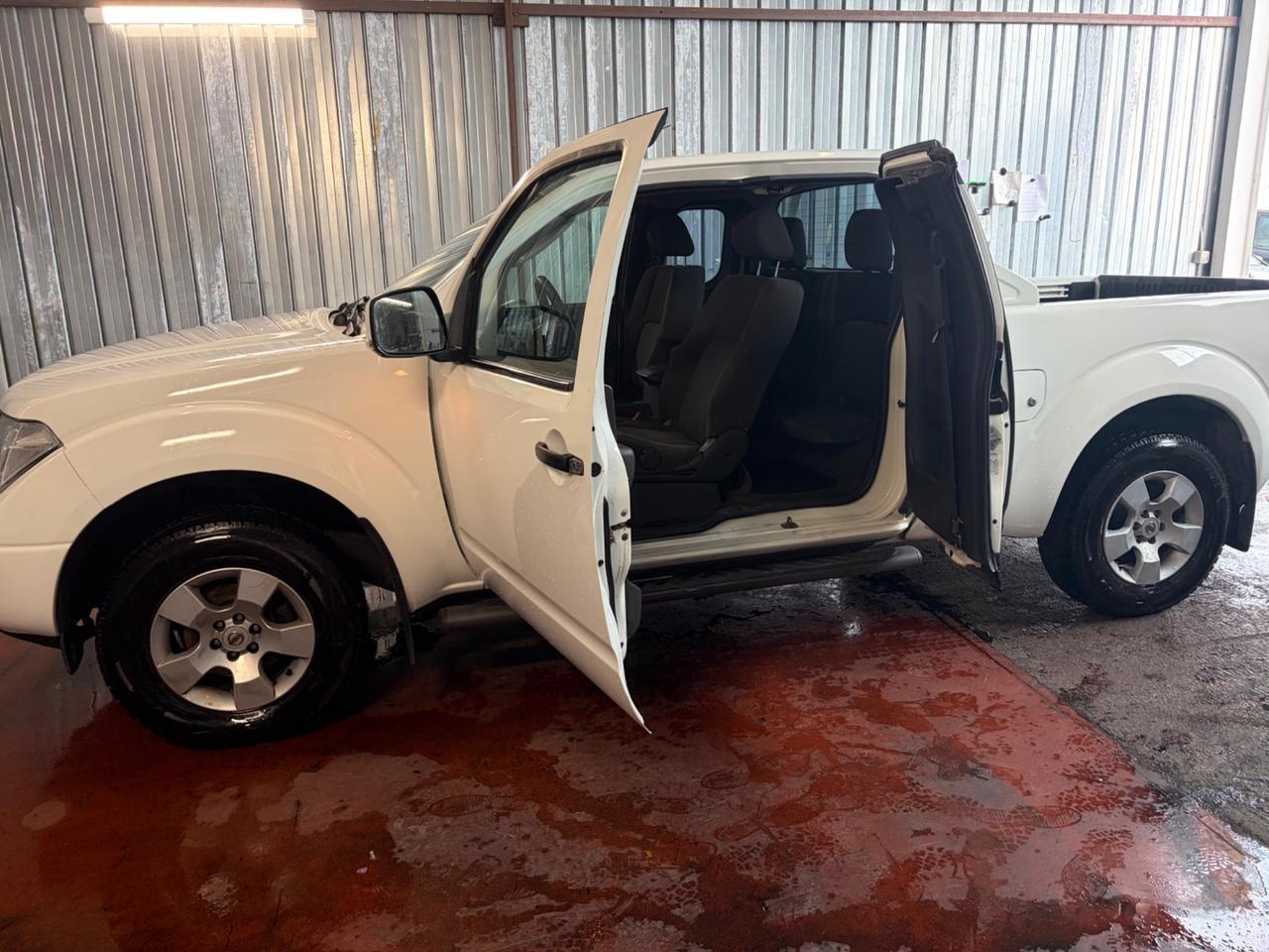 Nissan Navara 2.5 dCi 4 porte Double Cab LE