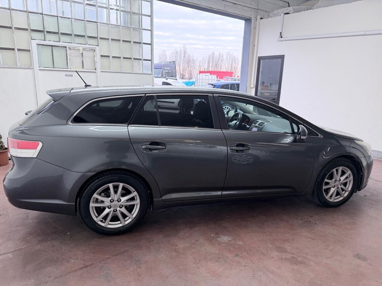 Toyota Avensis 2.2 D-Cat aut. Wagon Lounge