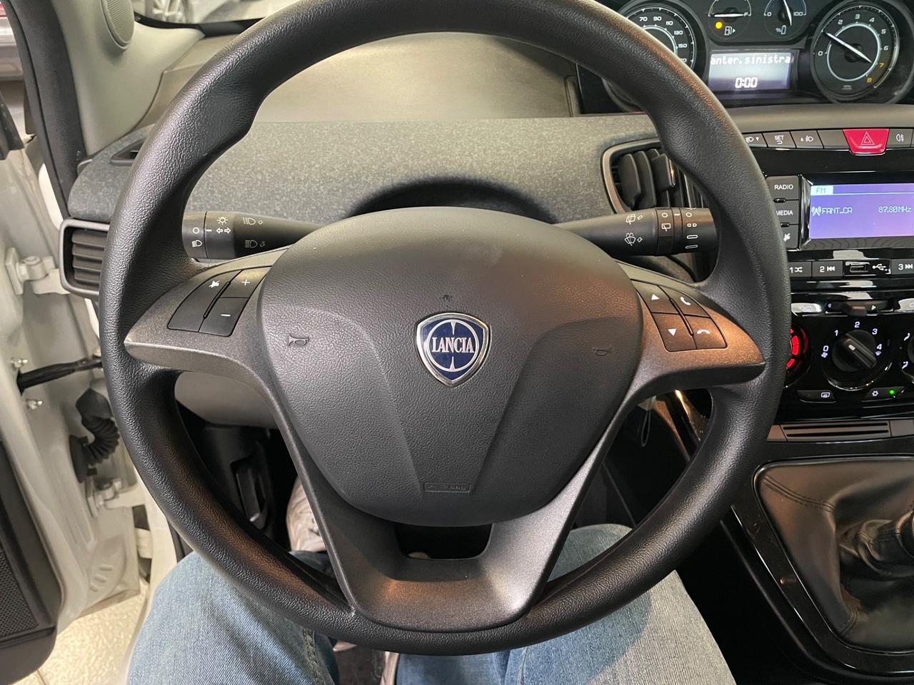 Lancia Ypsilon 1.0 FireFly 5 porte S&S Hybrid Silver