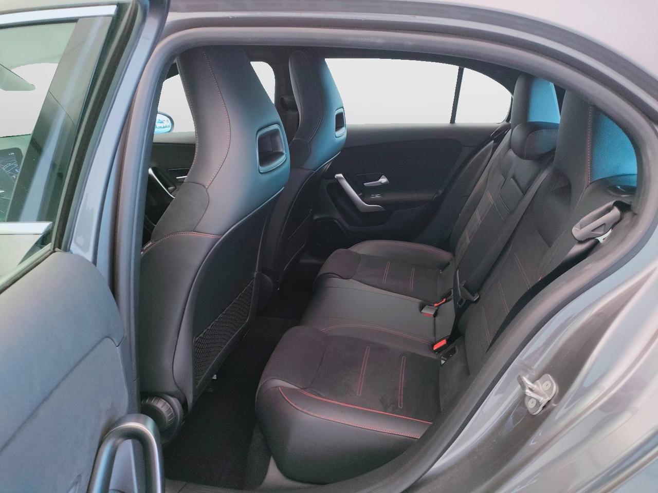 Mercedes-Benz A 250 e con tecnologia ibrida EQ