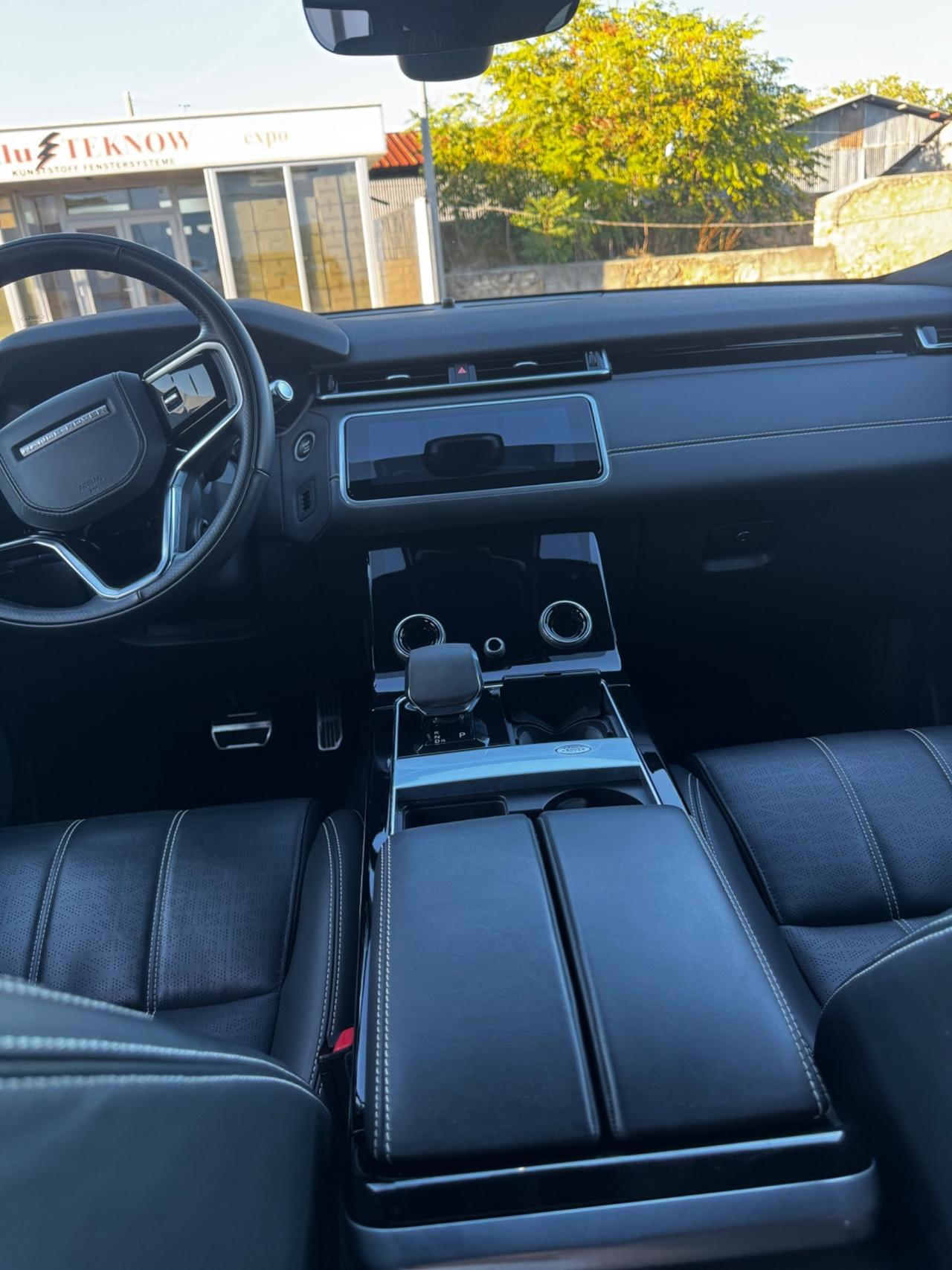 Land Rover Range Velar Total black