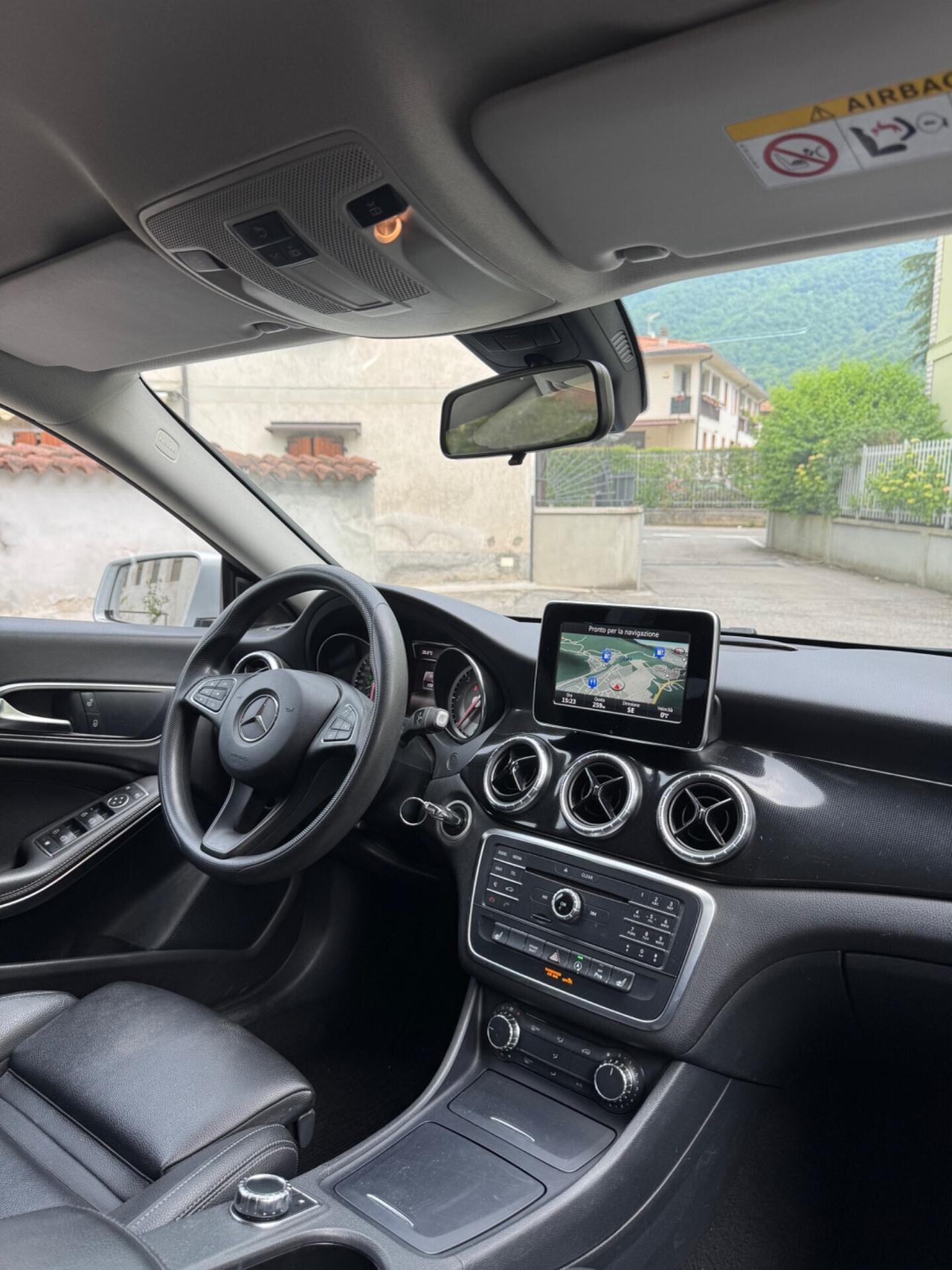 Mercedes-benz CLA 200 d Premium