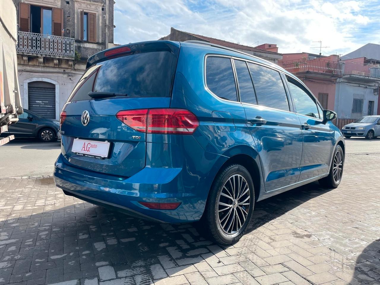 Volkswagen Touran 1.6 TDI Highline 7 POSTI