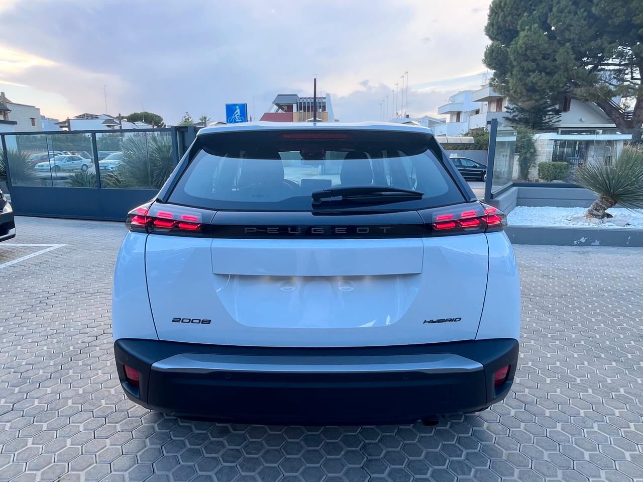 Peugeot 2008 Hybrid 110 Edition e-DCS6 Automatic Km0