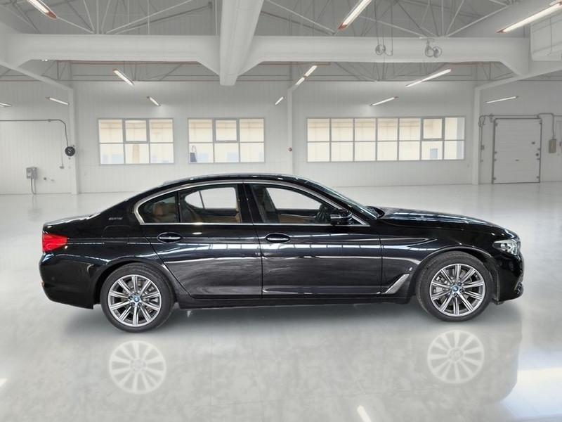 BMW 530 Luxury Auto 4 PORTE BERLINA