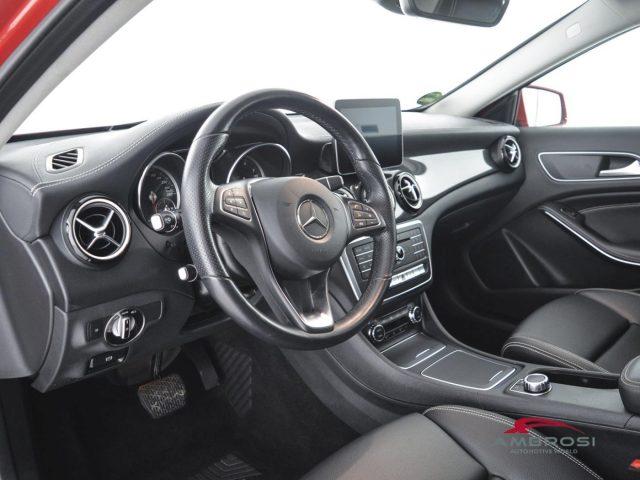 MERCEDES-BENZ GLA 200 Automatic Premium