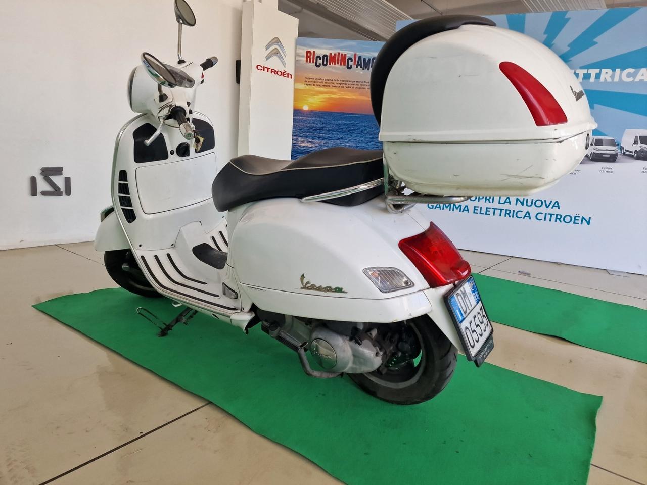 Vespa 300 GTS i.e.