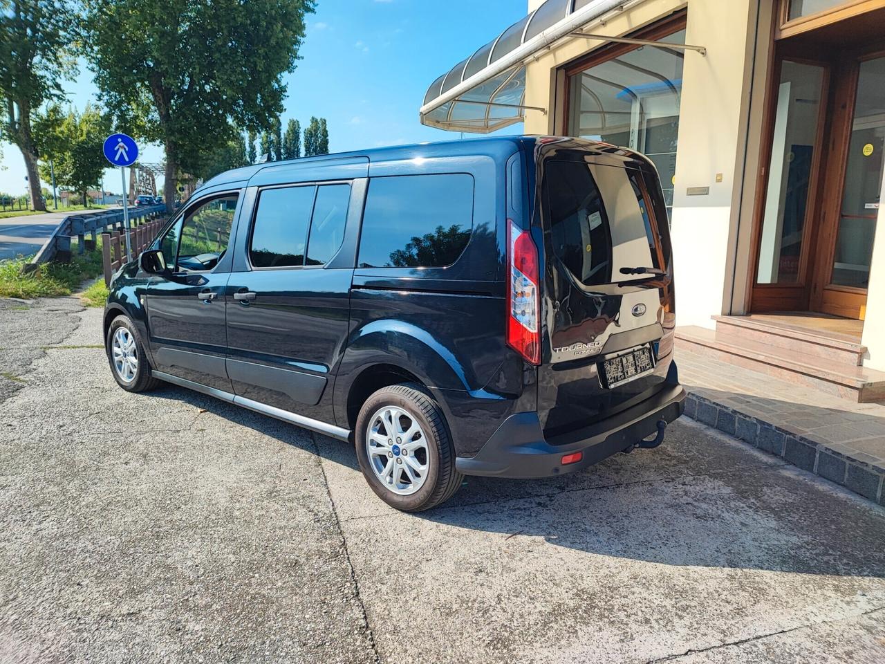 Ford Grand Tourneo Gancio Traino 7 Posti Euro 6