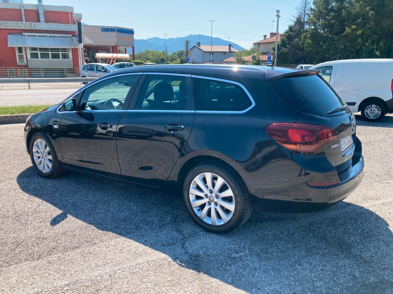 Opel Astra 1.7 CDTI 110CV Sports Tourer Cosmo