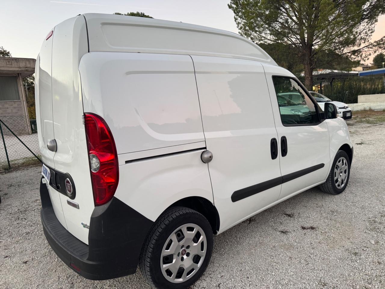 Fiat Doblò 1.4 N.P120Cv 3 posti tetto alto pedana carico