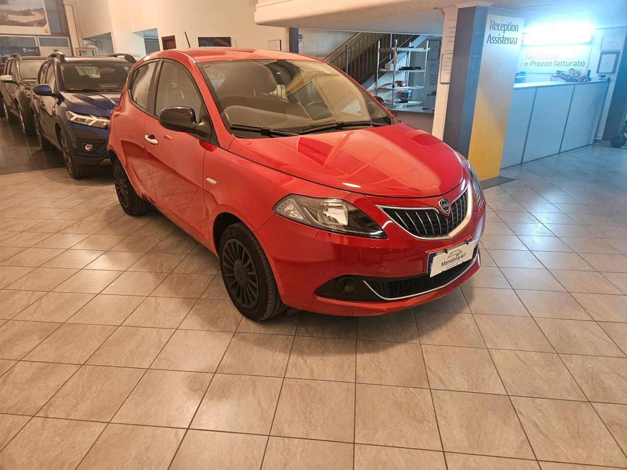 Lancia Ypsilon 1.0 FireFly 5 porte S&S Hybrid Ecochic Silver