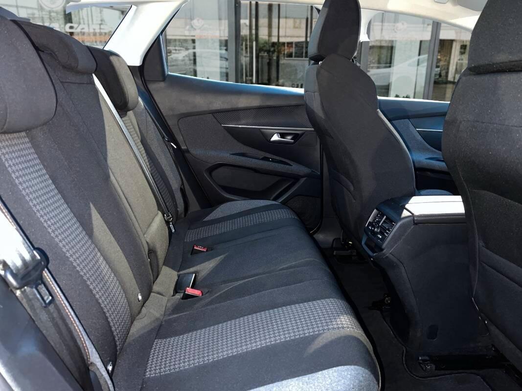 Peugeot 3008 1.5 bluehdi Business s&s 130cv Con NAVIGATORE