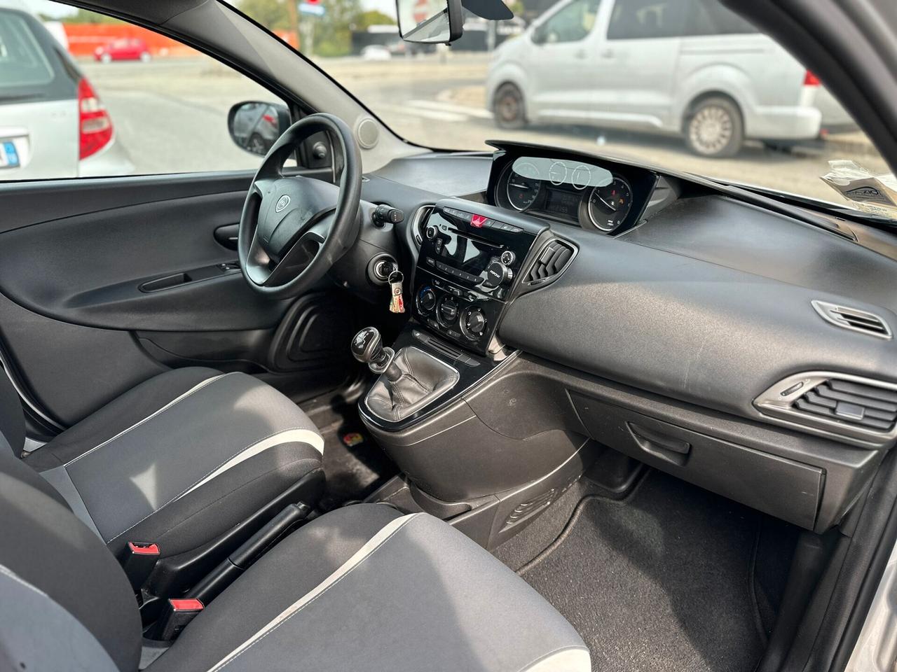 Lancia Ypsilon 1.2 69 CV 5 porte Elefantino