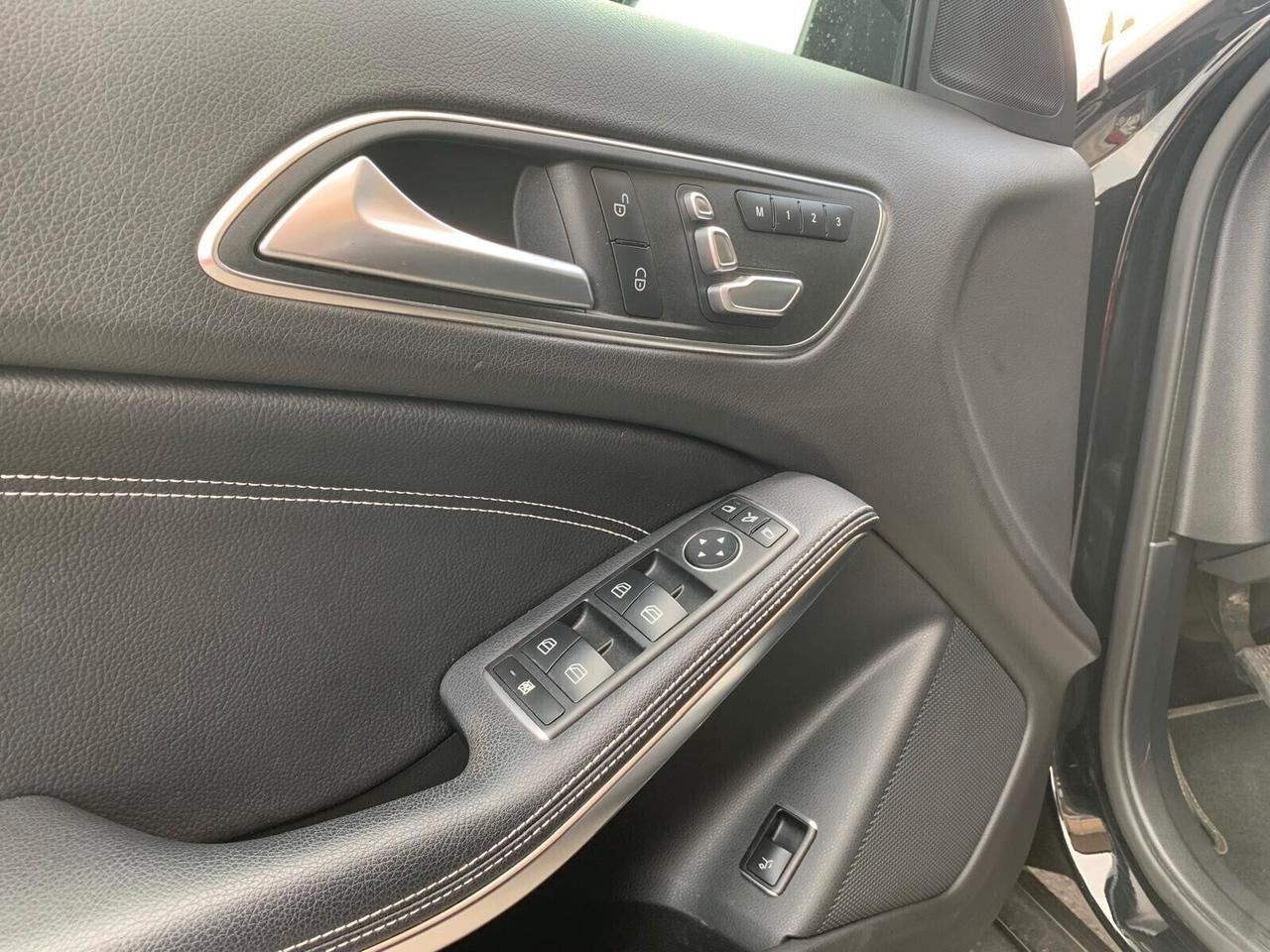 Mercedes-benz GLA 180 Premium Night Edition Tetto Full